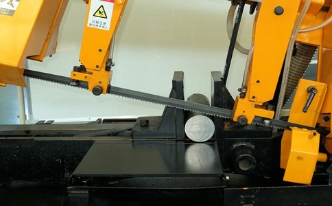 三伏潭镇数控带锯床自动送料精度会出现偏差吗？